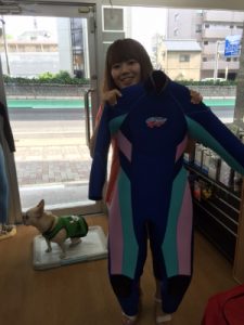 鈴木さんウエットスーツ